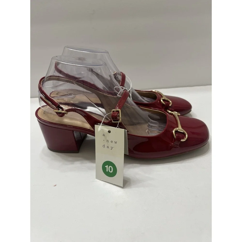 A New Day Lucky Square Toe Mary Jane Heels Goldtone Buckle Glossy Red 10